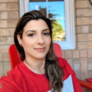 Meet your Posher, Eleni